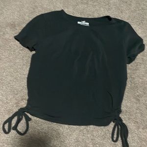 Black cropped tee